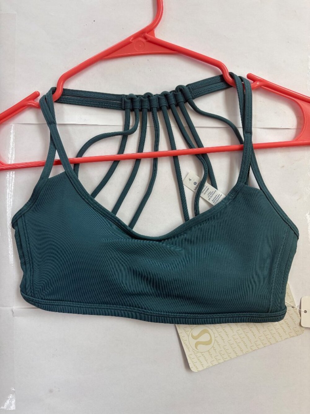 Lululemon Lighten Up Bra - Size 4 - NEW